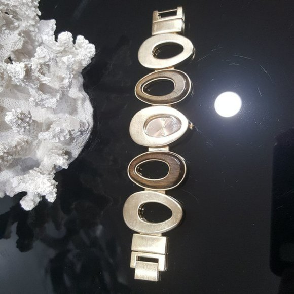 💋STUNNING BOHO CHIC💋Vintage 70's Mod Gold & Wood Bracelet Watch - Picture 3 of 13